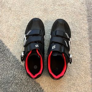 Size 40 Peloton Cycling shoes.